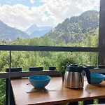 Avec Vue Sur Les Montagnes Daire Les Contamines-Montjoie
